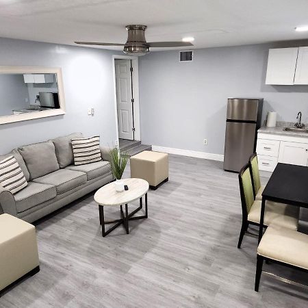 Cheerful Super Suite + 2 Queen + Sofa Bed Minutes From The Airport! Tampa Exteriör bild