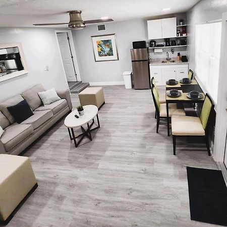 Cheerful Super Suite + 2 Queen + Sofa Bed Minutes From The Airport! Tampa Exteriör bild