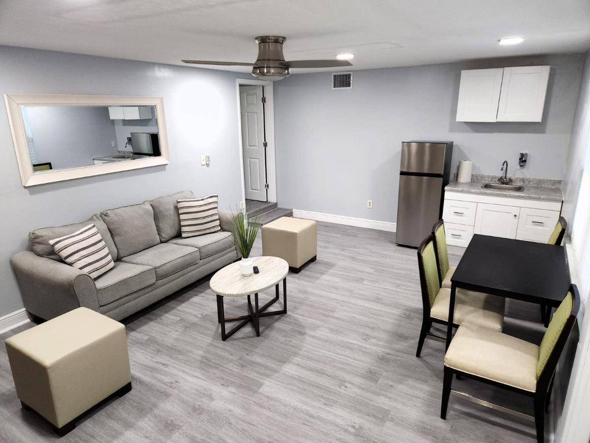 Cheerful Super Suite + 2 Queen + Sofa Bed Minutes From The Airport! Tampa Exteriör bild
