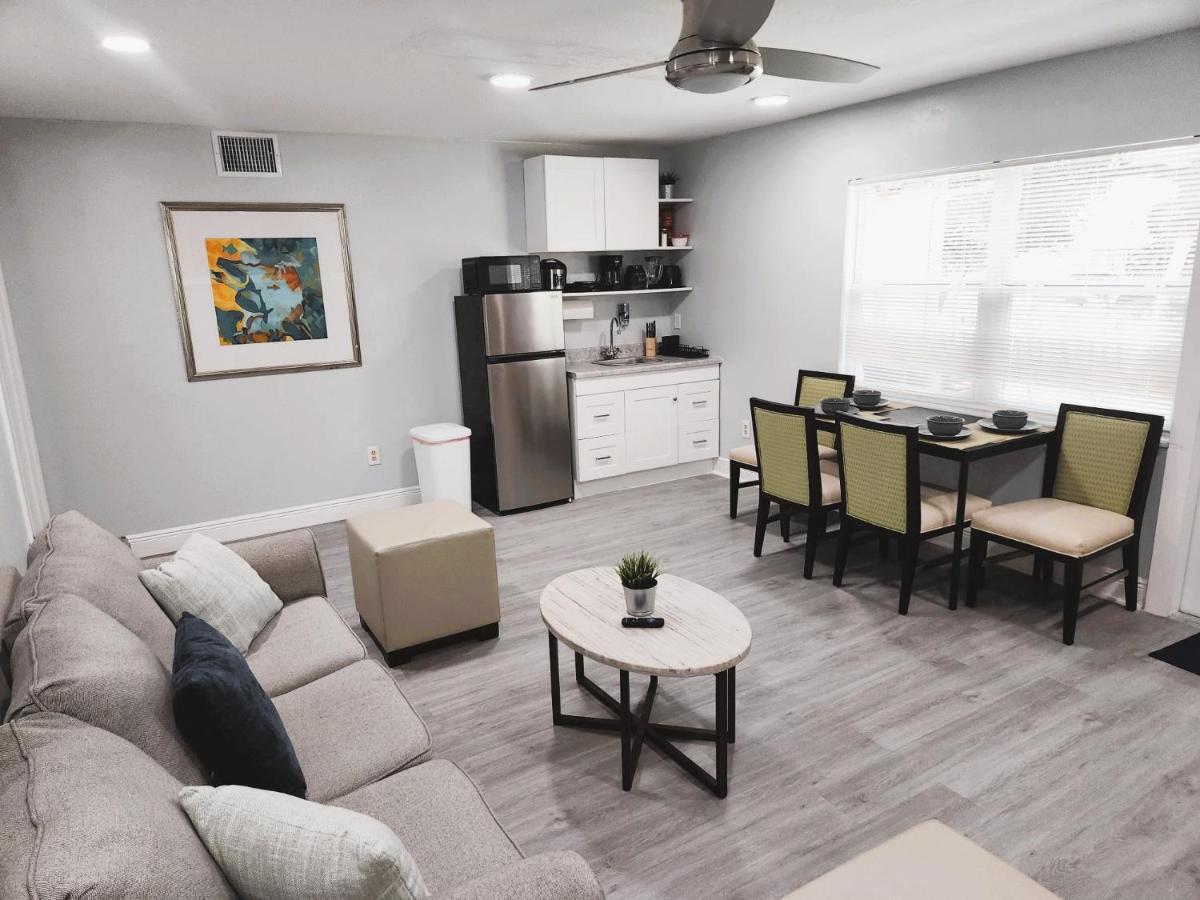 Cheerful Super Suite + 2 Queen + Sofa Bed Minutes From The Airport! Tampa Exteriör bild