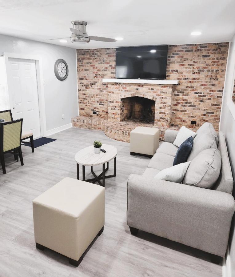 Cheerful Super Suite + 2 Queen + Sofa Bed Minutes From The Airport! Tampa Exteriör bild