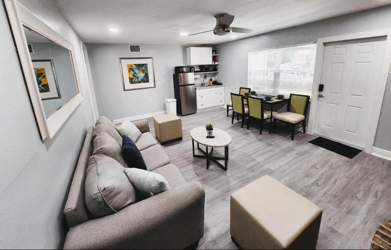 Cheerful Super Suite + 2 Queen + Sofa Bed Minutes From The Airport! Tampa Exteriör bild